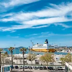 Air-Conditioned Apartment - Sea View Port